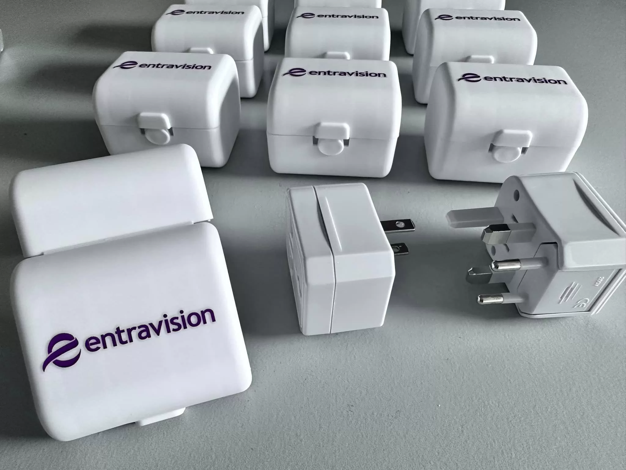universal adapter entravision